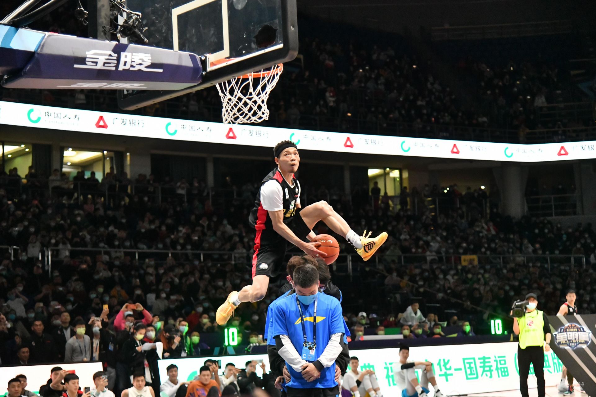 缺兵少将的 缺兵少将的